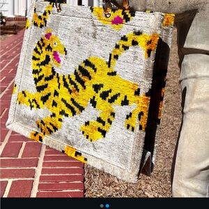 Tiger tote